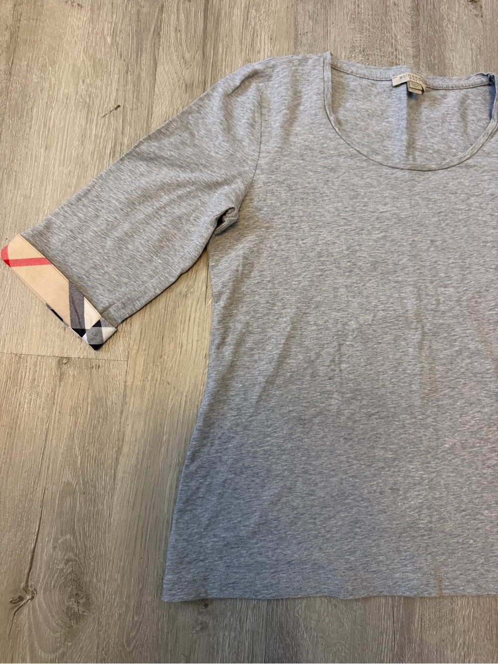Burberry Gray Scoop Neck Tee with Signature Check Cuffs Sz M - Picture 2 of 8